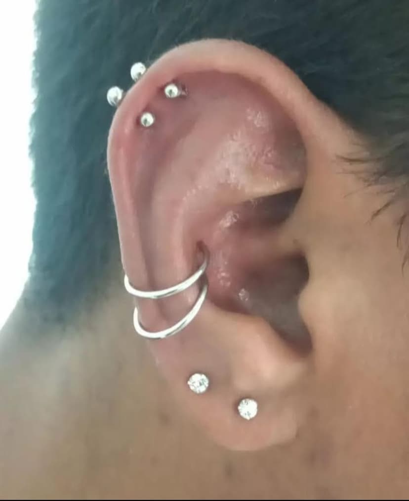 Piercing Industrial em Orelha