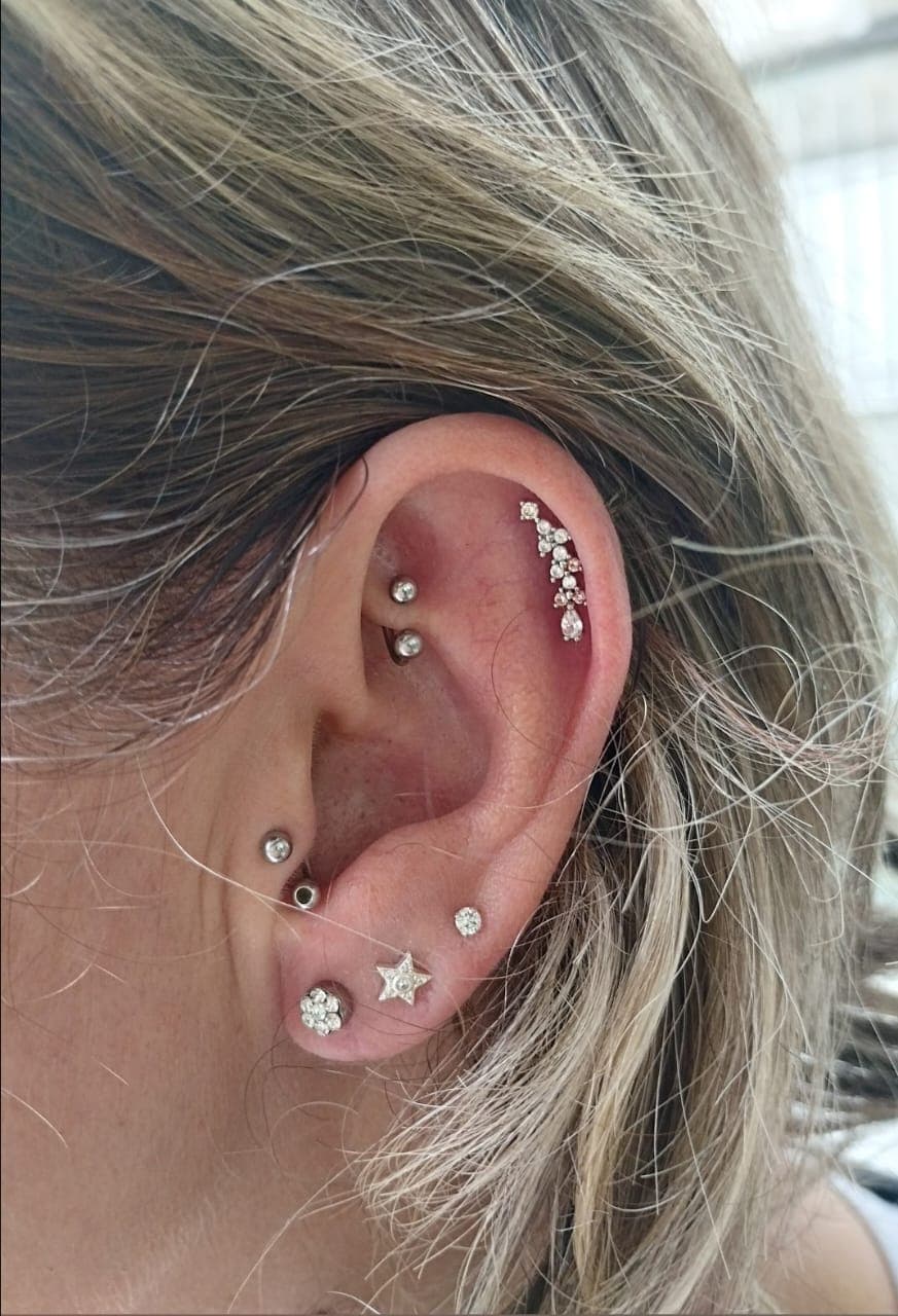 Piercing de Orelha com Aro Brilhante