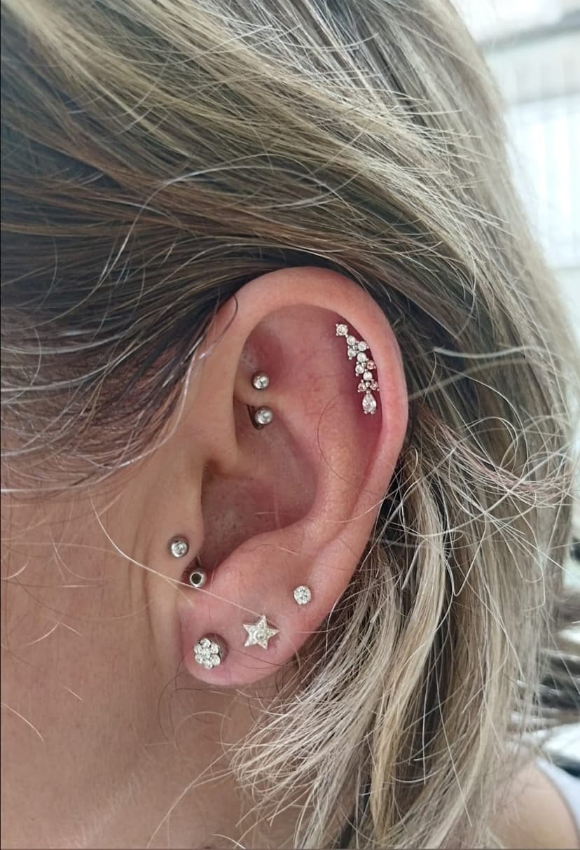 Piercing de Orelha com Aro Brilhante